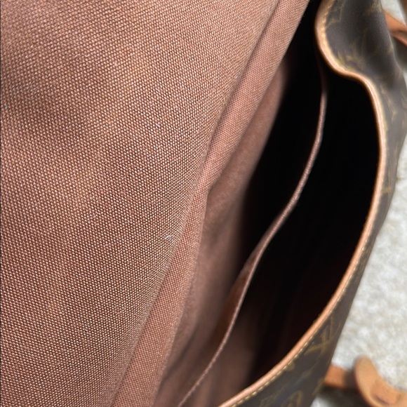 Vintage Louis Vuitton Saumur 30 - Picture 6 of 11